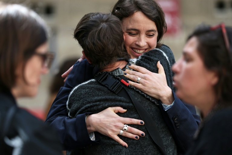 Adèle Haenel à l'issue de l'audience et après l'arrêt de la cour d'appel condamnant le réalisateur Christophe Ruggia, au palais de justice de Paris le 17 avril 2026