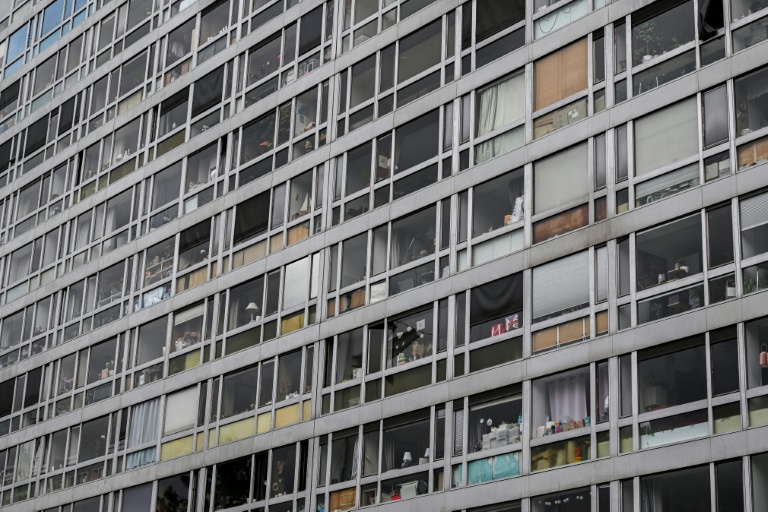 L'immeuble Mouchotte, conçu par l'architecte français Jean Dubuisson et inauguré en 1966 dans le cadre du projet de rénovation urbaine Maine-Montparnasse, le 5 avril 2026 à Paris
