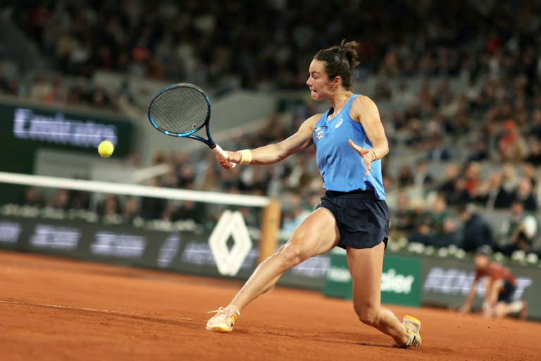 La Française Loïs Boisson pendant la demi-finale de Roland-Garros contre l'Américaine Coco Gauff le 5 juin 2025 à Paris