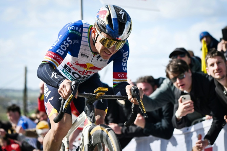 Le coureur belge Remco Evenepoel pendant le Tour des Flandres le 5 avril 2026 entre Anvers et Oudenaarde