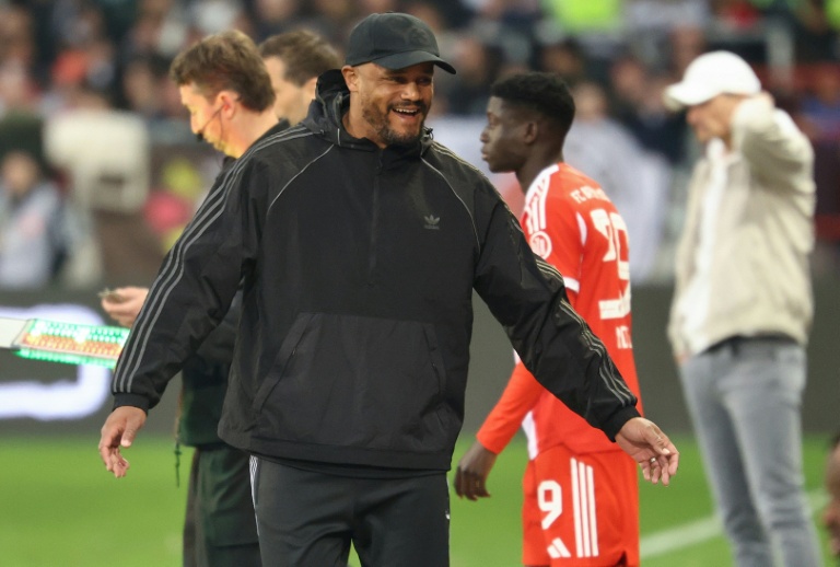 L'entraîneur belge du Bayern Munich Vincent Kompany, durant la victoire de son équipe à Sankt Pauli en championnat, le 11 avril 2026, à Hambourg