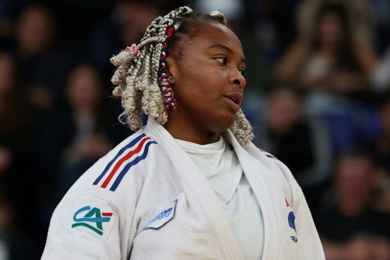 Romane Dicko déçue après sa médaille de bronze aux championnats d'Europe dans la catégorie des -78 kg, à Tbilissi le 19 avril 2026