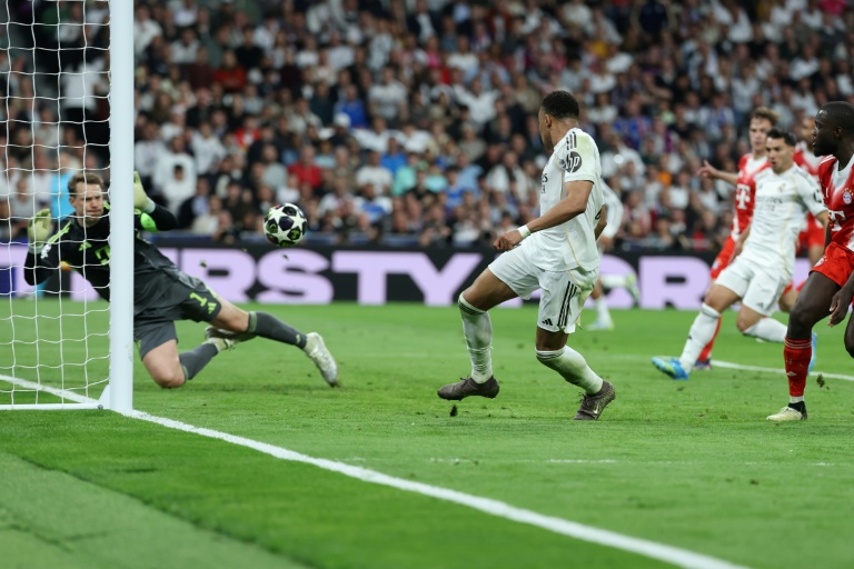 Kylian Mbappé réduit le score pour le Real Madrid face au Bayern en quart de finale aller de la Ligue des champions au stade Santiago-Bernabeu, le 7 avril 2026