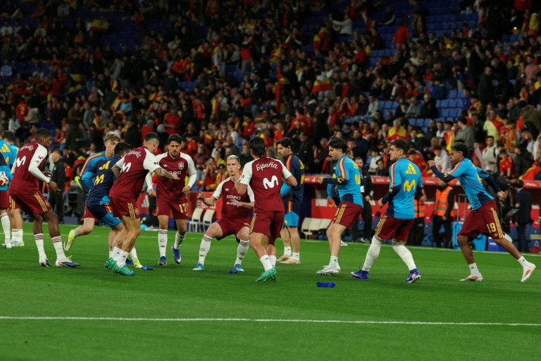 L'équipe d'Espagne à l'échauffement avant le match amical contre l'Égypte au stade de Cornellà de Llobregat, près de Barcelone, le 31 mars 2026.