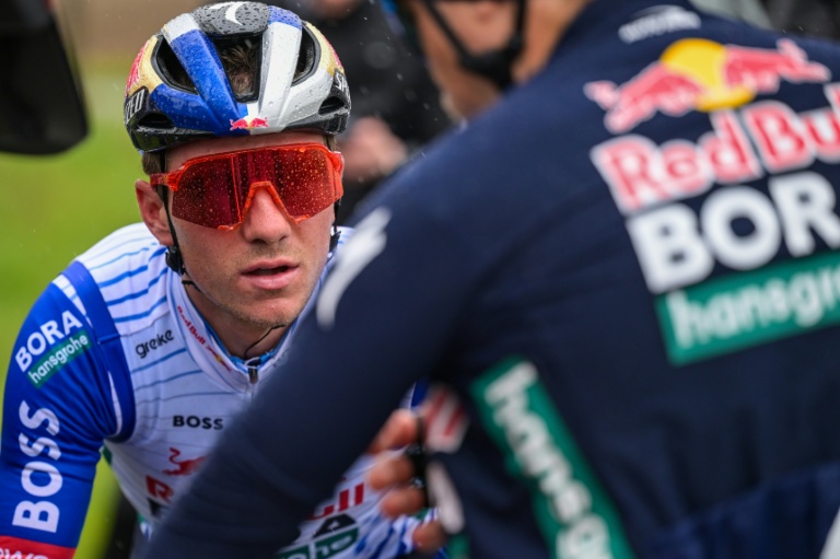 Le cycliste belge Remco Evenepoel (Red Bull-BORA-hansgrohe) lors d'un parcours de reconnaissance le 2 avril près d'Audenarde (Belgique) avant le Tour des Flandres dimanche
