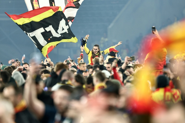 La joie des supporters lensois après la demi-finale victorieuse de Coupe de France contre Toulouse 4-1, le 21 avril 2026 au stade Bollaert