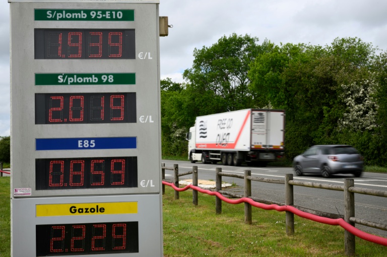 Une station-service à Saint-Étienne-de-Montluc (Loire-Atlantique) le 15 avril 2026