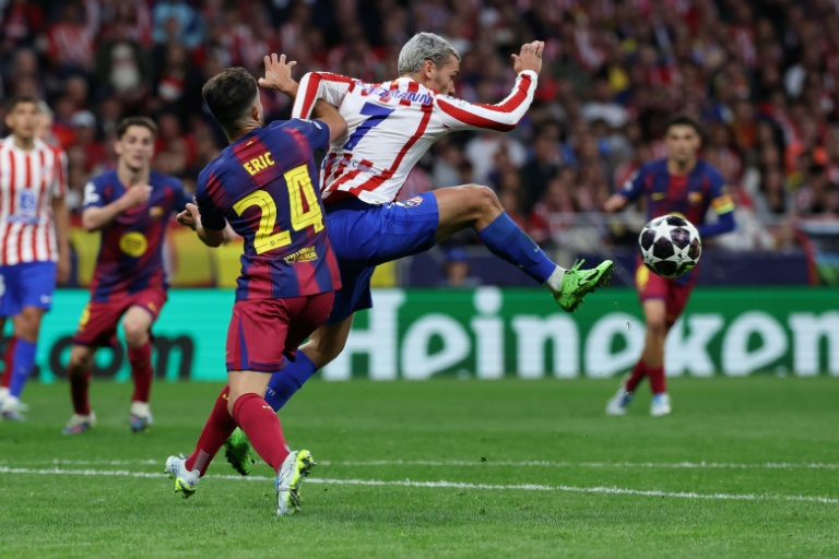 Antoine Griezmann (d) lors du quart de finale retour de Ligue des champions entre l'Atlético Madrid et le FC Barcelone, le 14 avril 2026 à Madrid