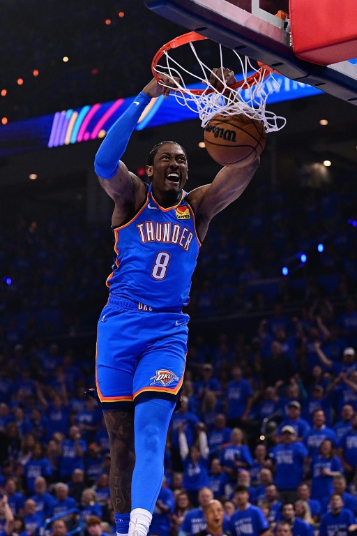 Jalen Williams inscrit un panier lors du match 1 du premier tour de play offs NBA de la conférence Ouest entre l'Oklahoma City Thunder et les Phoenix Suns, le 19 avril 2026 à Oklahoma City