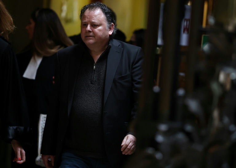 Le réalisateur Christophe Ruggia à l'issue de l'audience et après l'arrêt de la cour d'appel le condamnant à 5 ans de prison dont deux ferme sous bracelet, au palais de justice de Paris le 17 avril 2026