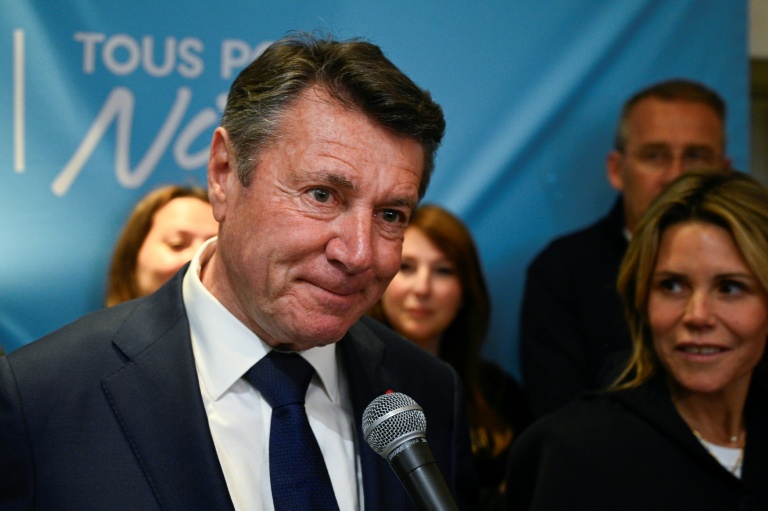 Le maire sortant de Nice, Christian Estrosi, candidat à sa réélection, prononce un discours après sa défaite au 2e tour des municipales à Nice, le 22 mars 2026