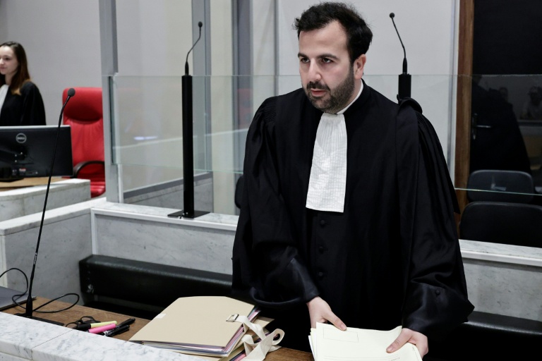 Robin Binsard, avocat de l'ancien maire de Levallois-Perret, Patrick Balkany, lors du procès de son client pour détournement de fonds publics, au tribunal de Nanterre, le 7 avril 2026 dans les Hauts-de-Seine