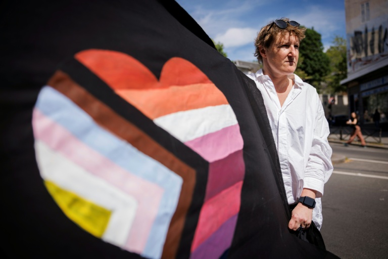 La journaliste, féministe, militante lesbienne et femme politique Alice Coffin lors de la Journée de la visibilité lesbienne à Paris le 26 avril 2026