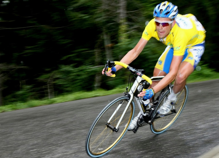 Christophe Moreau en jaune lors de la 7e et dernière étape du Dauphiné libéré le 17 juin 2007 entre Valloire et Annecy