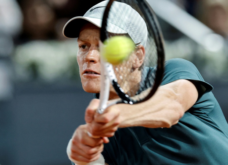L'Italien Jannik Sinner, N.1 mondial, durant sa victoire contre l'Espagnol Rafael Jodar en quart de finale du Masters 1000 de Madrid, le 29 avril 2026