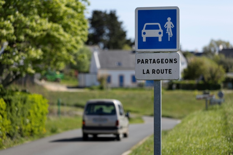 Sur une route de Belle-Île-en-Mer, dans le Morbihan, le 17 avril 2026