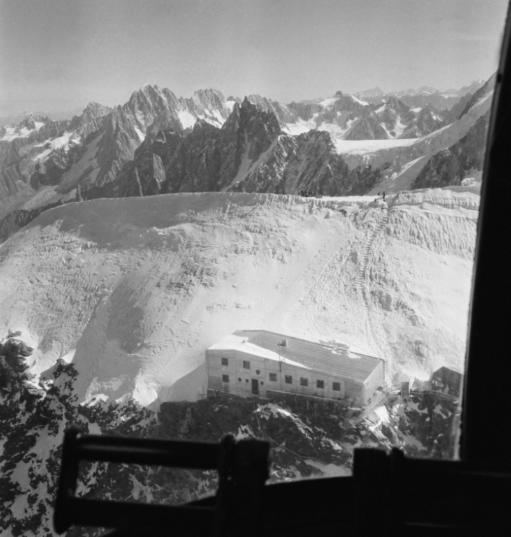 L'ancien refuge du Goûter, le 24 septembre 1962, sur le mon Blanc