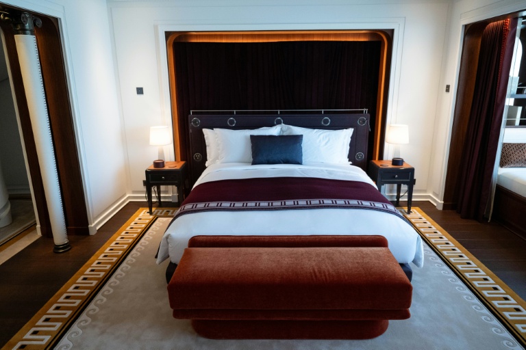 Une suite à bord du voilier Orient Express Corinthian, aux Chantiers de l'Atlantique à Saint-Nazaire, le 28 avril 2026 en Loire-Atlantique