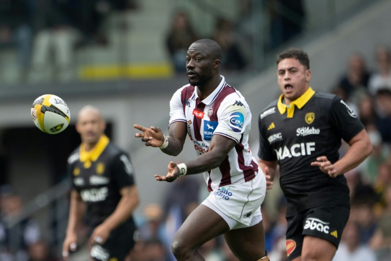 Le joueur de Bordeaux-Bègles Madosh Tambwe (C) lors du match de Top 14 contre le Stade Rochelais, le 18 avril 2026 au tsdae Marcel-Deflandre de La Rochelle