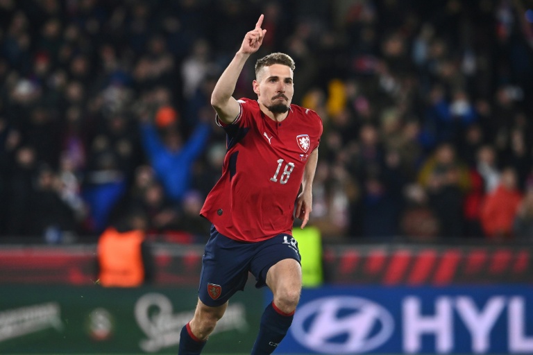 Le Tchèque Michal Sadilek après la qualification pour la Coupe du monde aux dépens du Danemark, le 31 mars 2026 à Prague