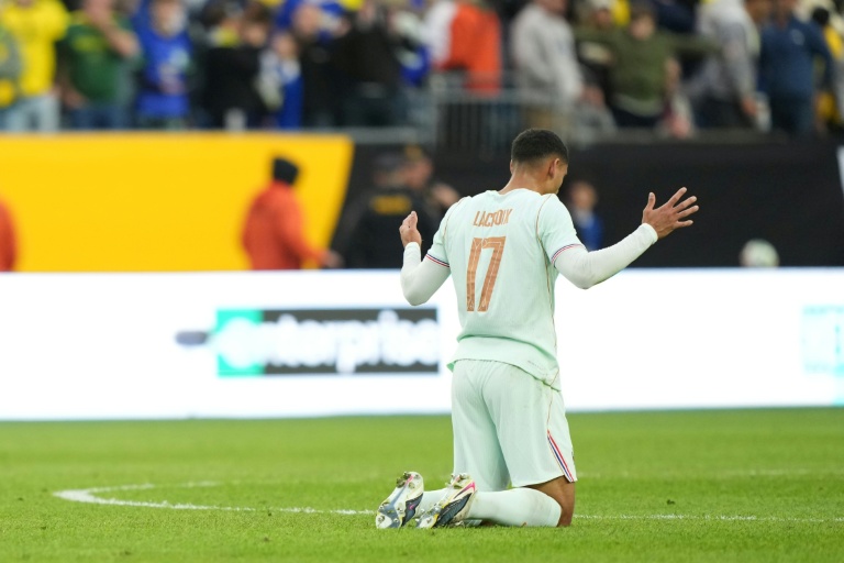 Maxence Lacroix avec les Bleus lors du match de préparation au Mondial contre le Brésil, le 26 mars 2026 à Foxborough (Etats-Unis)