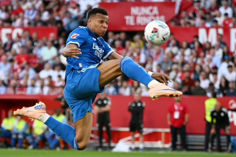 L'attaquant français du Real Madrid Kylian Mbappé au cours du match de Liga contre le Séville FC le 17 mai 2026 à Séville