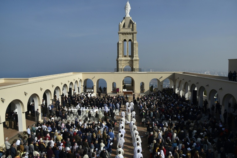Cérémonie de béatification des sept moines de Tibhirine décapités et de 12 autres religieux tués durant la guerre civile, à la chapelle Notre-Dame de Santa Cruz, le 8 décembre 2018 à Oran, dans le nord de l'Algérie