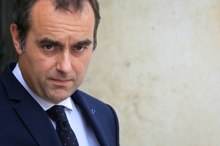 Le Premier ministre Sébastien Lecornu quitte le palais de l'Elysée, à Paris, le 20 mai 2026