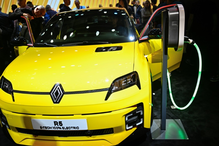 La Renault 5 Electrique présentée lors du salon de l'automobile, le 16 octobre 2024 à Paris