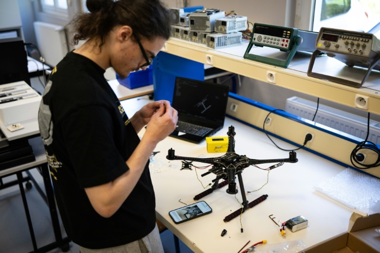 Un élève du lycée, en spécialité dans le cadre du bac professionnel Ciel (Cybersécurité, informatique et réseaux, électronique), à Sainte-Marie-aux-mines, le 30 avril 2026