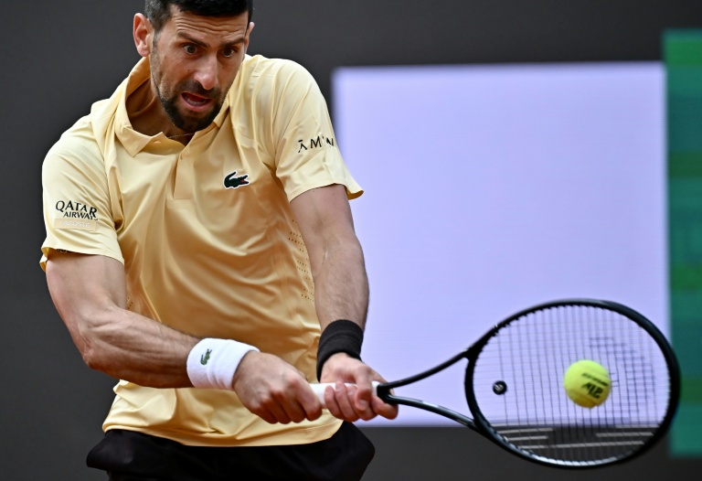 Le Serbe Novak Djokovic durant son match du 2e tour du Masters 1000 de Rome perdu 2-6, 6-2, 6-4 contre le Croate Dino Prizmic le 8 mai 2026