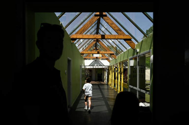 Photo prise le 28 mai 2026 de la verrière de l'école l'Isle-Verte de Soustons, dans les Landes, sous laquelle la température est montée à 53°C en début de semaine
