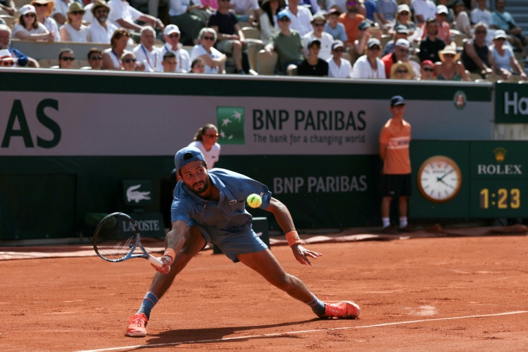 Titouan Droguet n'a rien pu faire contre le Tchèque Jakub Mensik à Roland-Garros, le 24 mai 2026