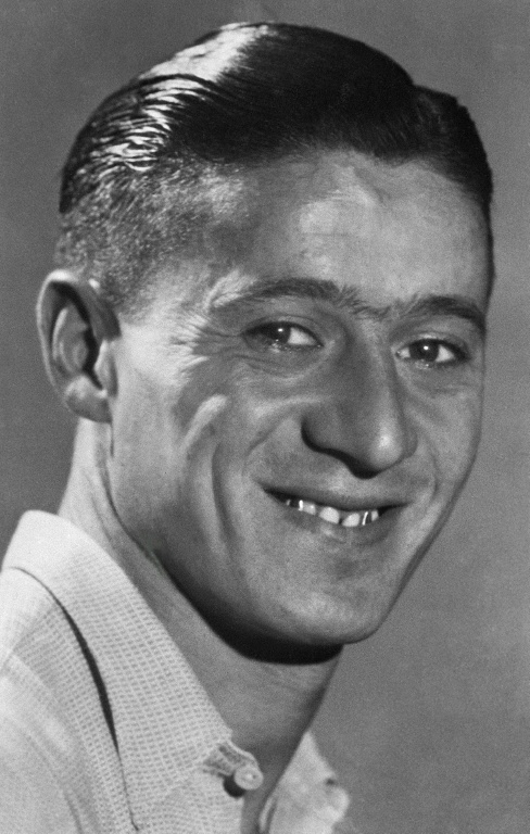 L'attaquant français Lucien Laurent, en 1930, devenu le premier buteur de la Coupe du monde de football face au Mexique, au premier tour de la compétition, le 13 juillet 1930 en Uruguay