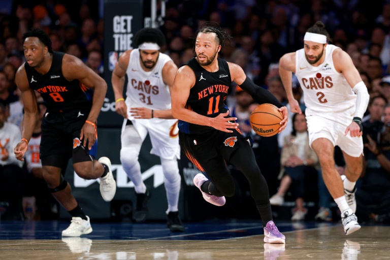 Jalen Brunson dribble durant le match 2 de la finale de conférence Est de NBA entre les New York Knicks et les Cleveland Cavaliers, le 21 mai 2026 à New York