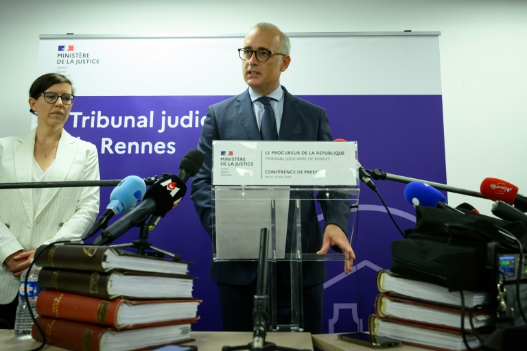 Le procureur de Rennes Frédéric Teillet lors d'une conférence de presse deux jours après la découverte du corps d'un garçon de 11 ans, à Rennes le 26 mai 2026