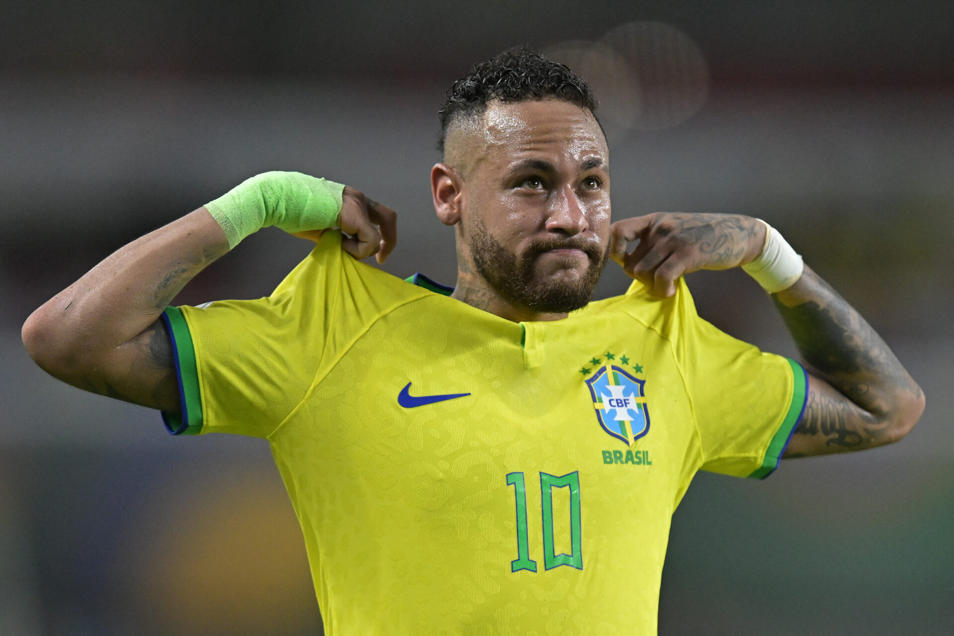Adulé, conspué, brisé… La grande histoire de Neymar avec le Brésil