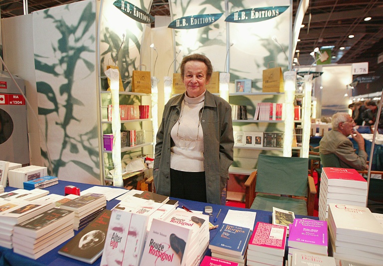 L'ancienne ministre de l'Environnement Huguette Bouchardeau, fondatrice et directrice des édition H.B. éditions, le 22 mars 2002 à Paris, au 22e Salon du livre
