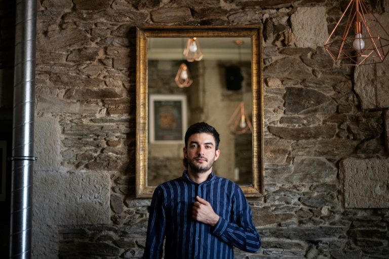 Le blogueur et opposant au régime au pouvoir en Azerbaïdjan, Mahammad Mirzali, pose le 6 mai 2022 à Nantes