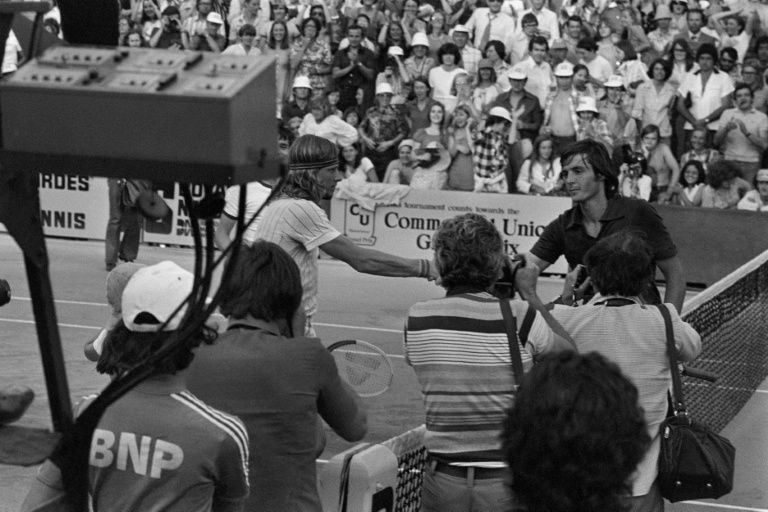L'Italien Adriano Panatta après sa victoire contre le Suédois Björn Borg en quarts de finale de Roland-Garros le 9 juin 1976