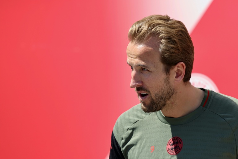 Harry Kane, le buteur international anglais du Bayern, arrive à l'entraînement du club allemand le 27 avril 2027 à Munich