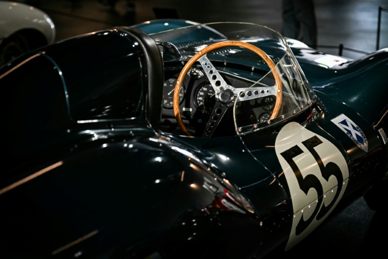 Le poste de pilotage d'une Jaguar Type D de 1960, exposée au Musée M24 du Mans ouvert le 28 mai 2026.