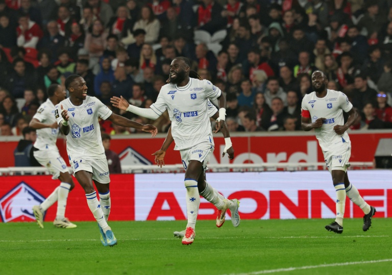 L'Auxerrois Lassine Sinayoko (C) auteur d'un doublé lors de la victoire à Lille (2-0), le 17 mai 2026 au Stade Pierre-Mauroy de Villeneuve-d'Ascq