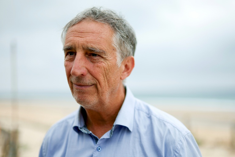Le maire de Le Porge, Martial Zaninetti, le 30 mai 2026 sur la plage de Le Porge, en Gironde