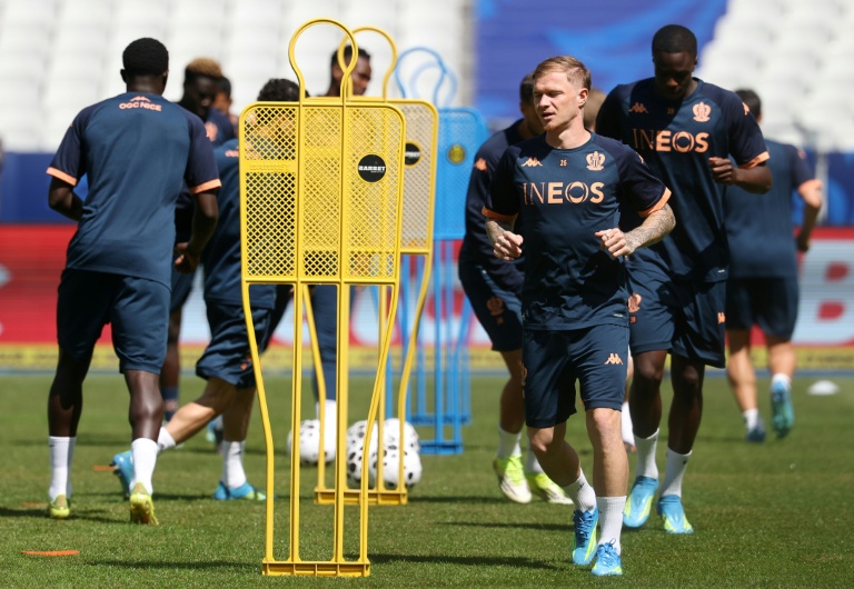 Les joueurs niçois à l'entraînement sur la pelouse du Stade de France, le 21 mai 2026
