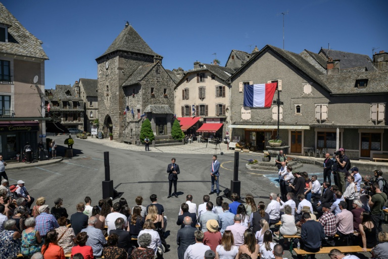 Le secrétaire général de Renaissance Gabriel Attal à Mur-de-Barrez dans l'Aveyron le 22 mai 2026