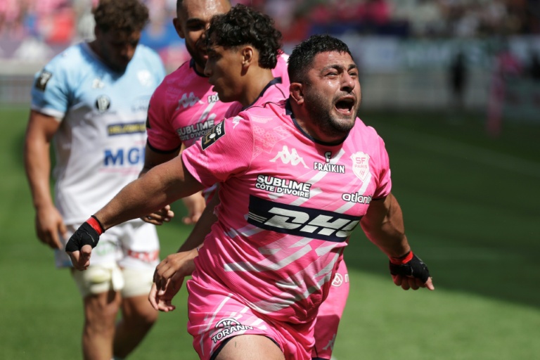 Le pilier géorgien du Stade Français Giorgi Melikidze célèbre un essai contre l'Aviron Bayonnais samedi en Top-14 au Stade Jean-Bouin à Paris.
