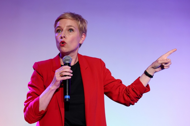 Clémentine Autain lors d'un discours au meeting du Front populaire 2027, Paris, le 5 mai 2026
