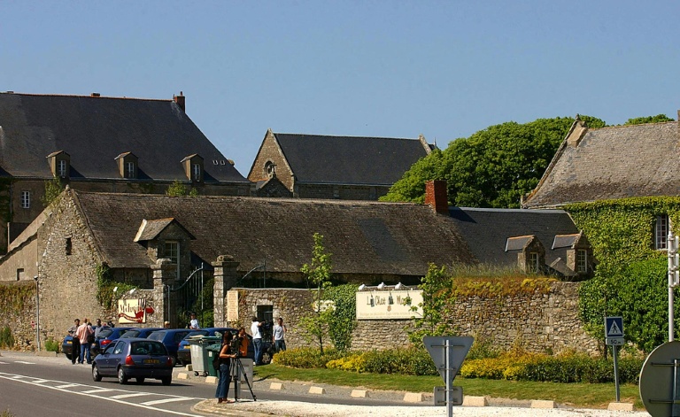 Vue le 20 mai 2004 du manoir dans l'enceinte duquel a été retrouvé, le corps de Jonathan, 11 ans, immergé dans une mare à Guérande, en Loire-Atlantique