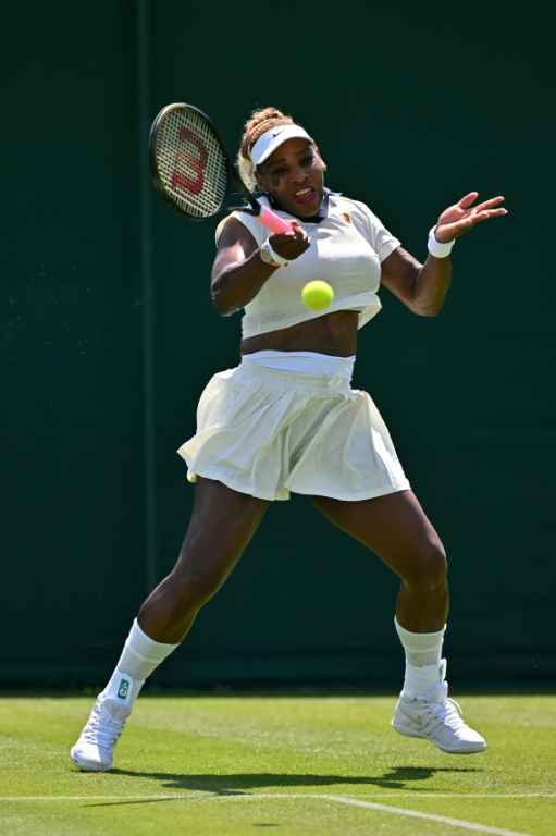 L'ex-reine du tennis mondial Serena Williams s'entraîne au All England Lawn Tennis and Croquet Club à Wimbledon le 24 juin 2026 à Londres